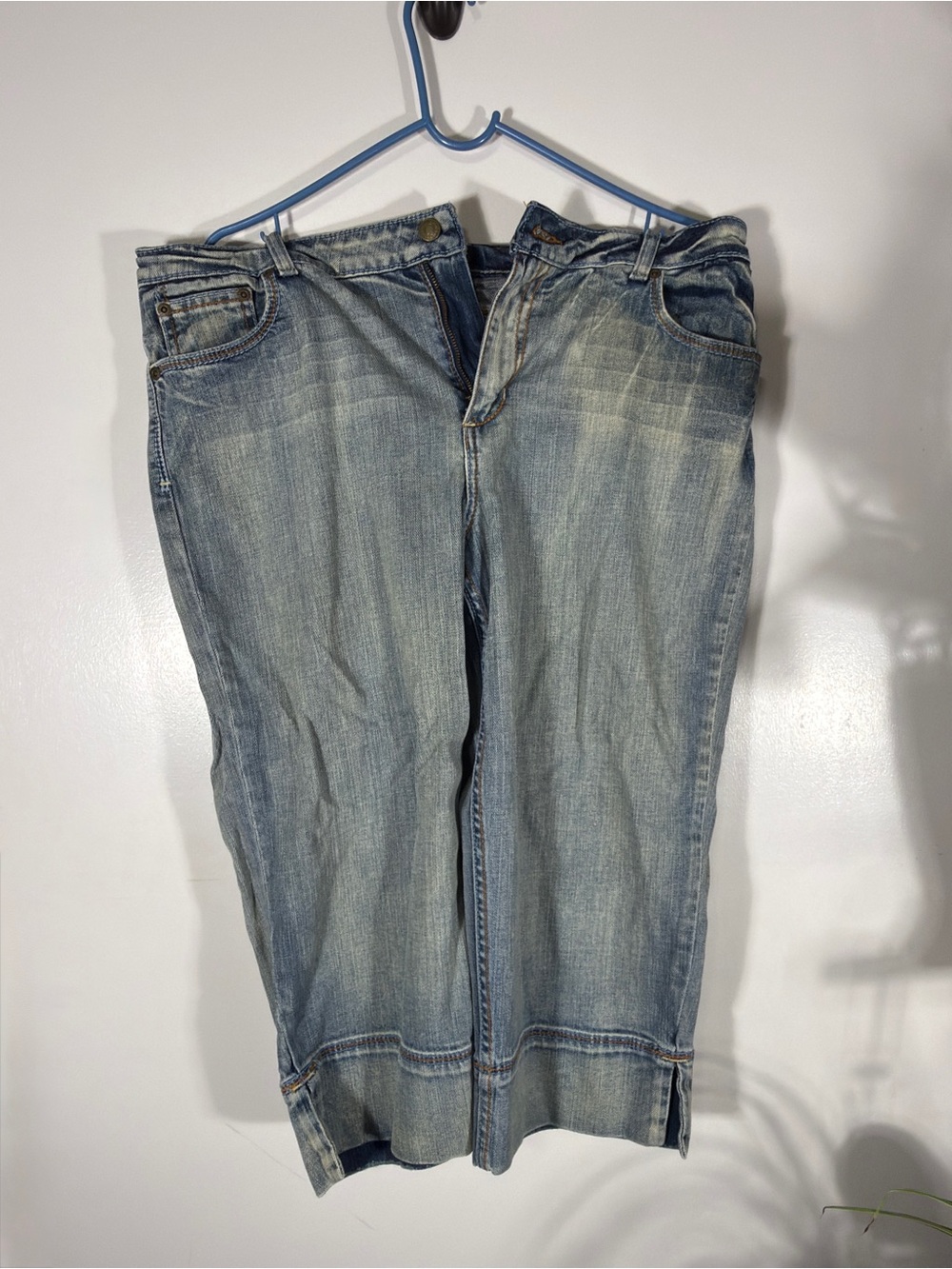 Jeanology Studio Gaucho Capri Faded Jeans in Light Blue Wash 14